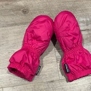 NWOT Pink Patagonia Puffball Baby Mittens